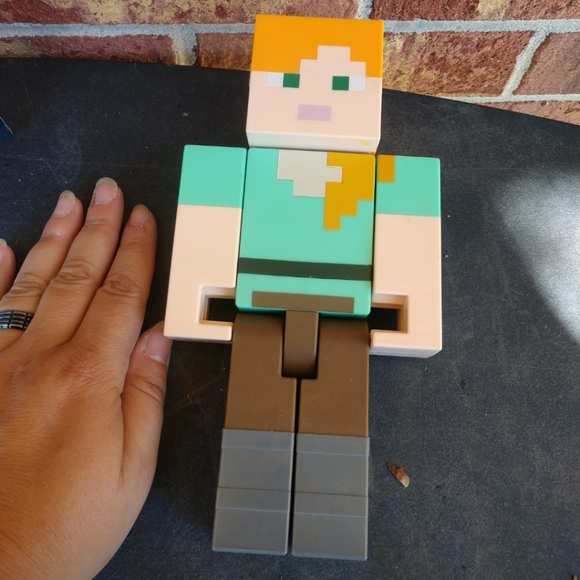 Huge 12" Minecraft female character action figure great condition - Picture 3 of 5